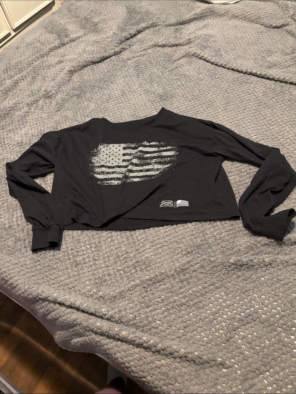 Women's size M GS Long-Sleeve Graphic Cropped Top